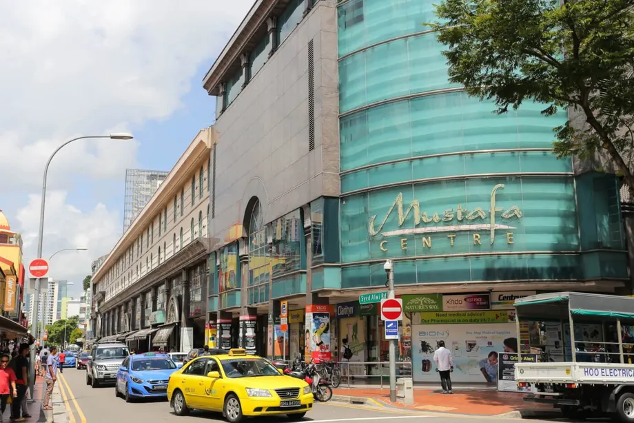 Các nhà bán lẻ Singapore hướng đến mở rộng tại Johor Bahru: Cơ hội và trở ngại