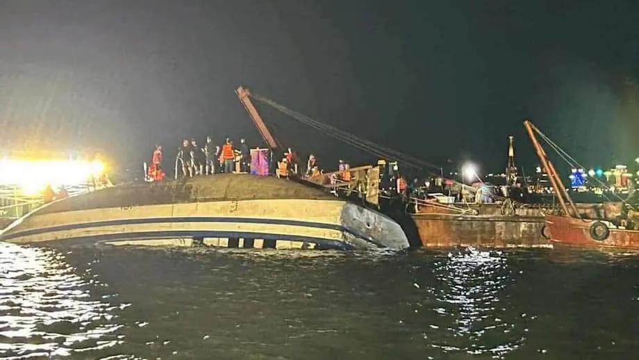Tàu du lịch lật ở vịnh Hạ Long: Hàng chục người thiệt mạng trong thảm họa hàng hải nghiêm trọng nhất Việt Nam trong nhiều năm