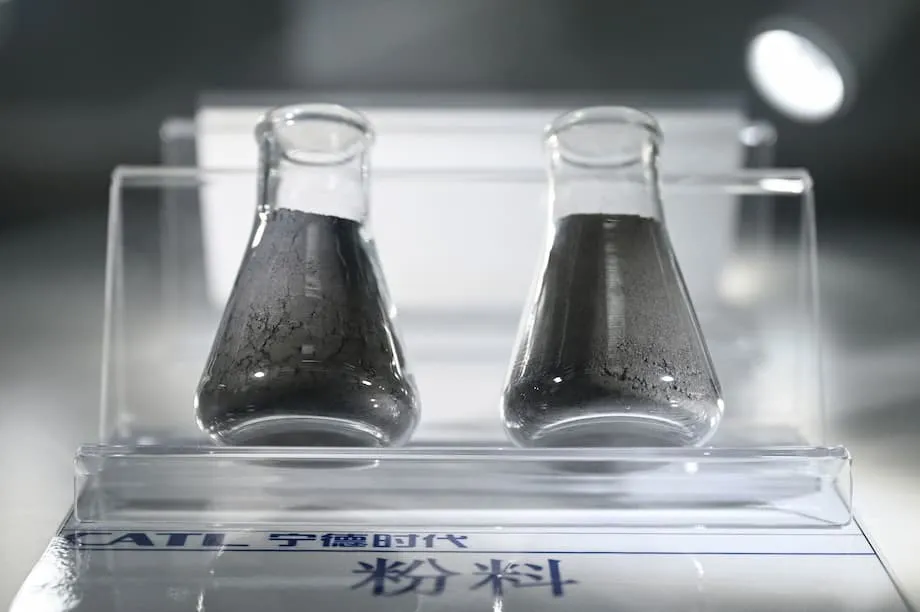 Mỹ áp thuế quan rất cao lên graphite Trung Quốc: Tác động đến xe điện, ngành công nghiệp và người tiêu dùng