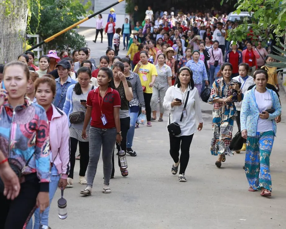 Công nhân may mặc Campuchia đối mặt với bất ổn khi thuế quan Mỹ đe dọa việc làm và ổn định kinh tế
