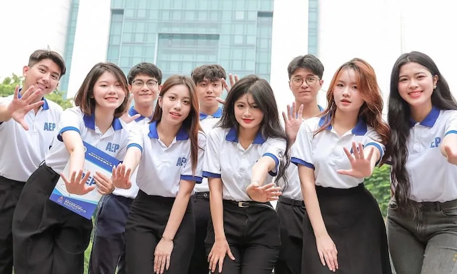 Đại học Kinh tế Quốc dân Việt Nam chọn tiếng Anh làm ngôn ngữ thứ hai: Bước tiến táo bạo hướng tới toàn cầu hóa