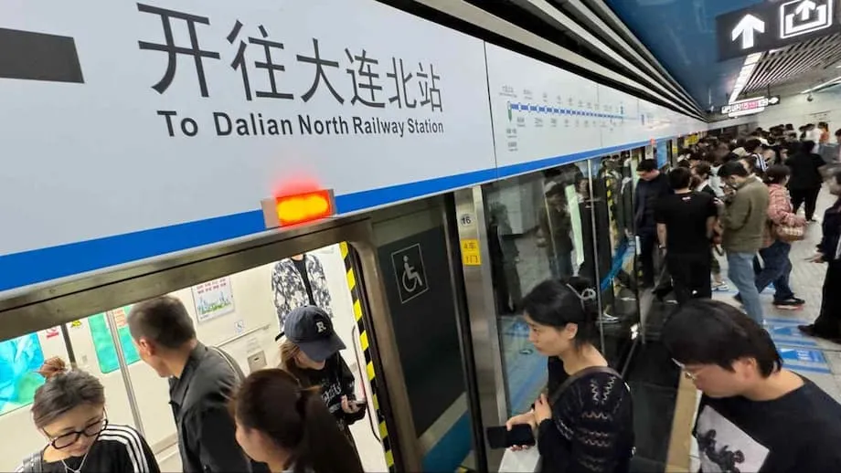 Các hệ thống tàu điện ngầm Trung Quốc tăng giá vé, cắt giảm dịch vụ trước thua lỗ ngày càng lớn: Góc nhìn trong nước và toàn cầu