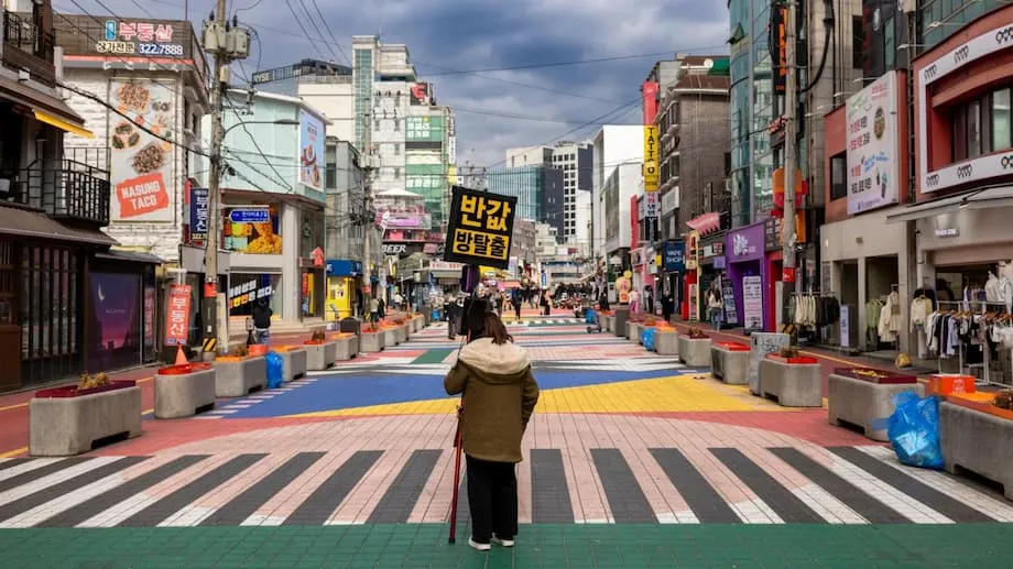 Các cửa hàng tiện lợi “ấm áp” ở Seoul: Mặt trận mới đầy táo bạo trong cuộc chiến chống cô đơn nơi đô thị