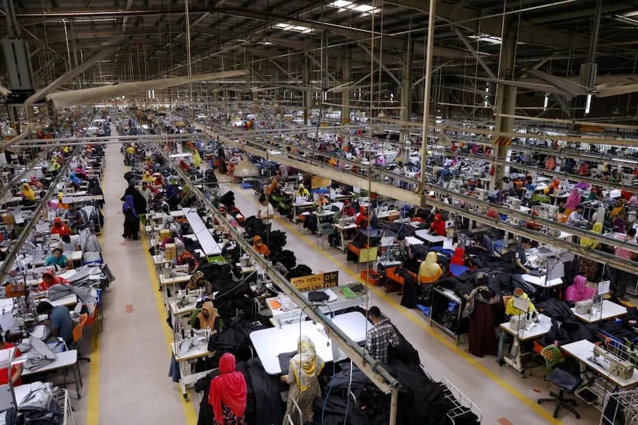 Ngành may mặc Bangladesh trước bước ngoặt: Mỹ giảm thuế, cạnh tranh khu vực và tương lai thương mại toàn cầu