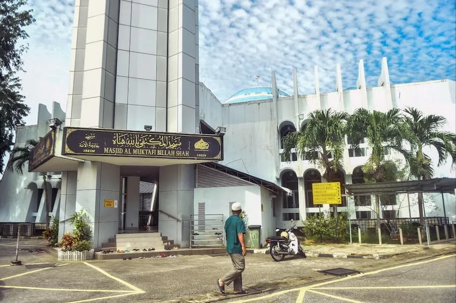 Terengganu siết chặt việc bỏ lễ cầu nguyện thứ Sáu: Nhìn sâu vào việc thực thi các quy định tôn giáo tại Malaysia