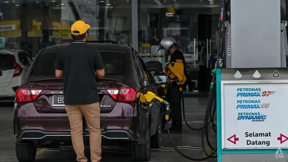 Tiêu chí trợ cấp xăng mới của Malaysia: Quyền sở hữu bất động sản và xe sang sẽ quyết định điều kiện hưởng