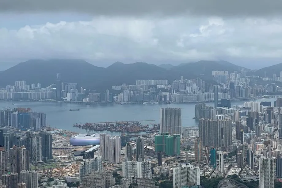 Bê bối nước đóng chai ở Hong Kong: Bất cập trong mua sắm công, niềm tin công chúng suy giảm và lời kêu gọi cải cách