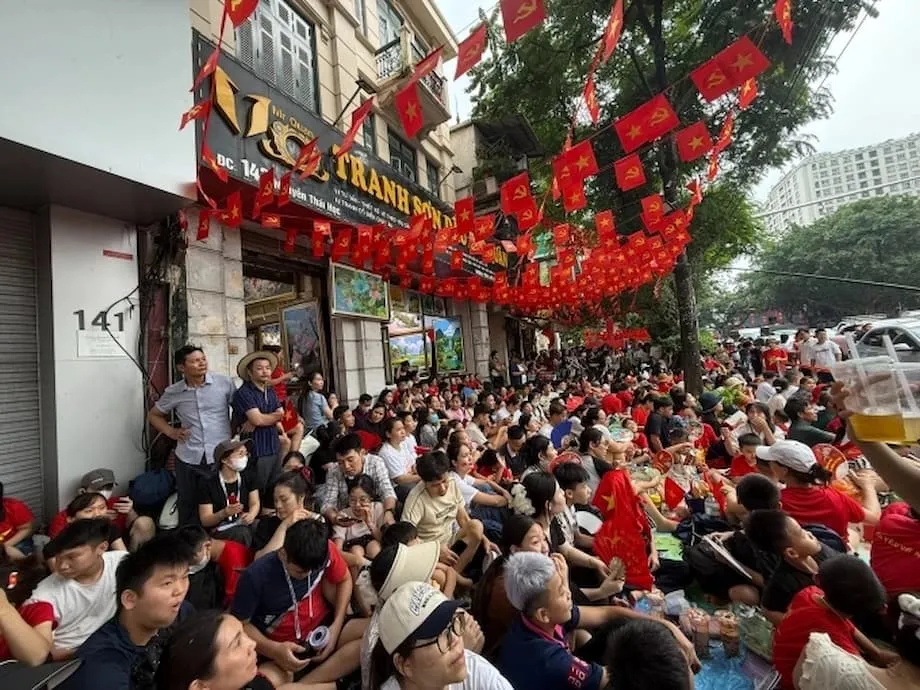 Người dân Hà Nội rộng cửa đón khách: Tinh thần cộng đồng tỏa sáng trong các buổi tổng duyệt diễu binh Quốc khánh