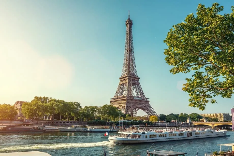 Du khách Trung Quốc thúc đẩy du lịch Paris bùng nổ năm 2025: Nguyên nhân làn sóng tăng mạnh và cách thành phố ứng phó