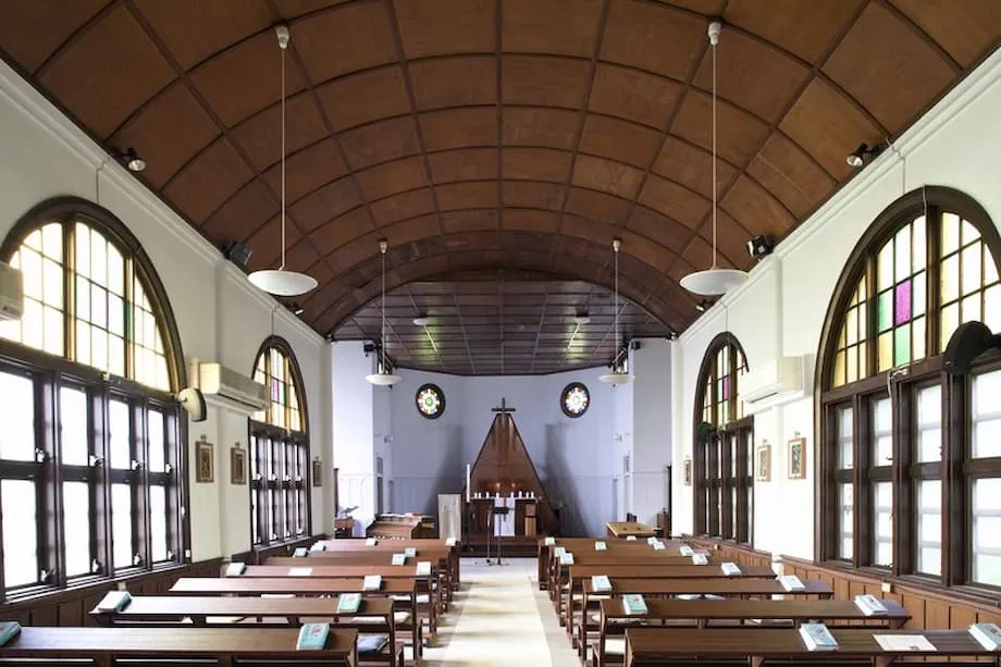 Bên trong Nhà thờ Công giáo Setagaya, chốn bình yên ở Tokyo với hang đá Lộ Đức