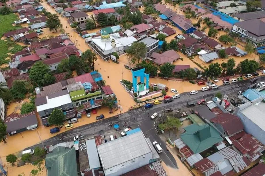 Đất than bùn bị tháo khô, lũ lụt nghiêm trọng hơn: Các kênh đào của doanh nghiệp đang làm thay đổi Indonesia