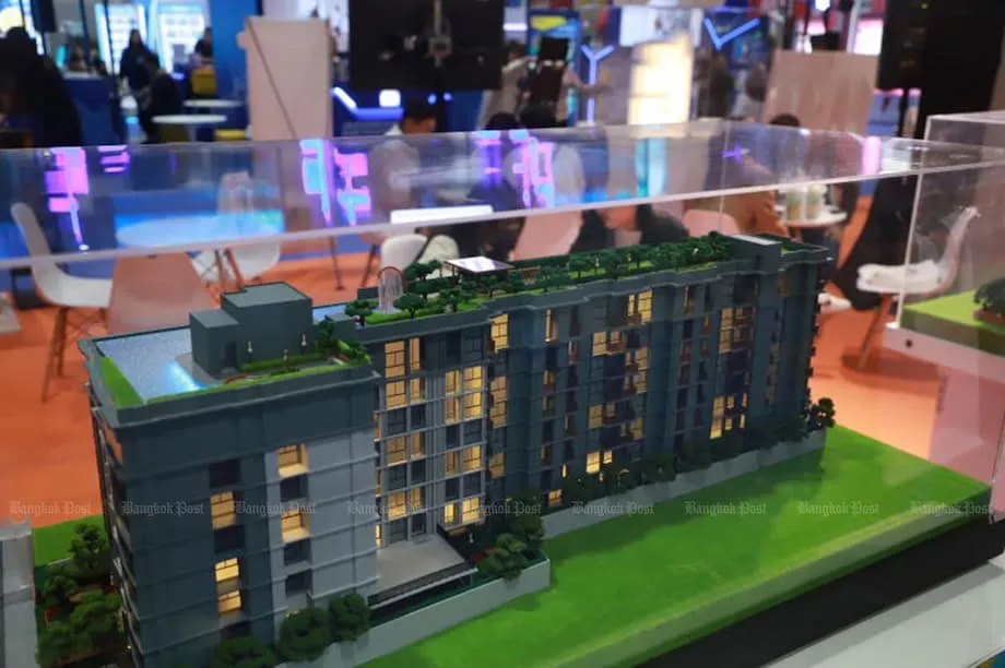 Các chủ đầu tư Bangkok hạ giá căn hộ chung cư về mức năm 2015 khi nguồn cung dư thừa và tín dụng thắt chặt làm suy yếu nhu cầu