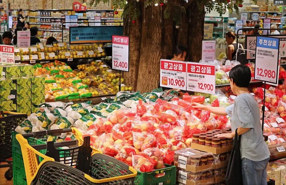 Hàn Quốc tung lượng dự trữ thực phẩm kỷ lục và giảm giá để hạ nhiệt đà tăng giá dịp Chuseok