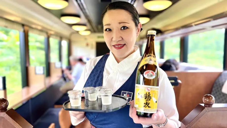 Đi tàu sake Niigata qua miền tuyết của Nhật Bản