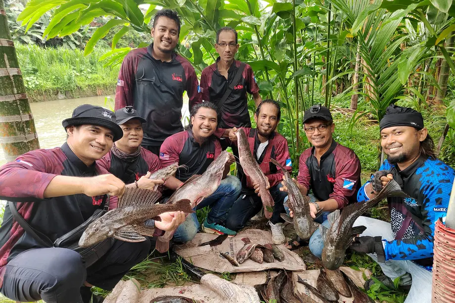 Ngư dân câu cá trở thành lực lượng bảo vệ khi loài cá xâm lấn đe dọa các dòng sông Malaysia