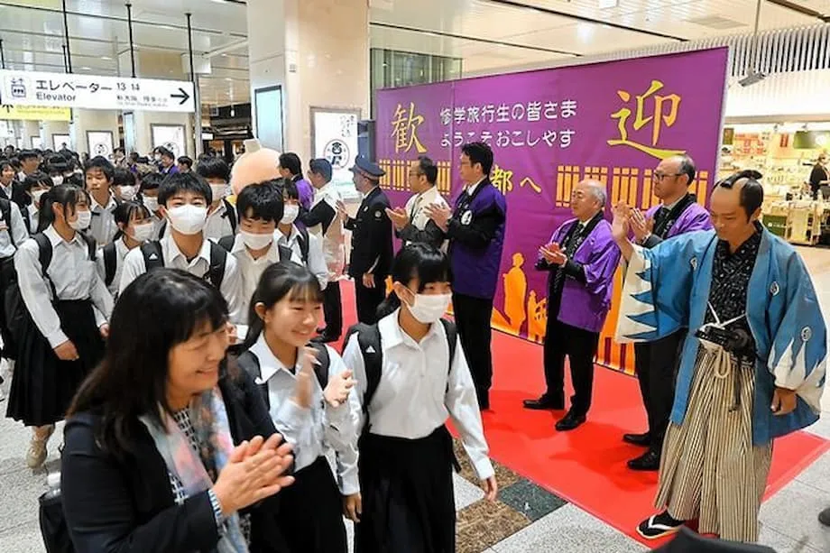 Tình trạng đông đúc ở Kyoto khiến các trường học Nhật Bản cân nhắc lại chuyến đi thực tế