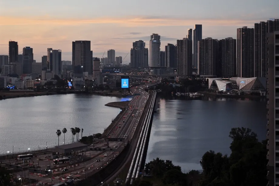 Cách đi hợp pháp từ Singapore đến Johor Bahru: xe buýt, taxi, tàu hỏa, ô tô và lưu ý về mã QR