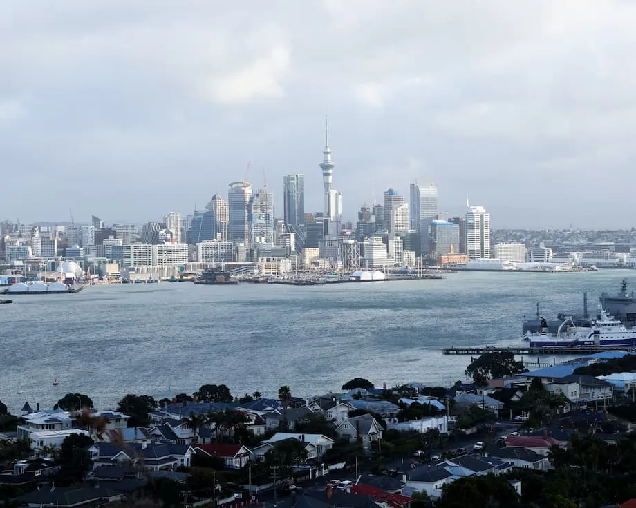New Zealand điều chỉnh quy định định cư để bù đắp thiếu hụt lao động có kỹ năng và ngăn làn sóng rời đi