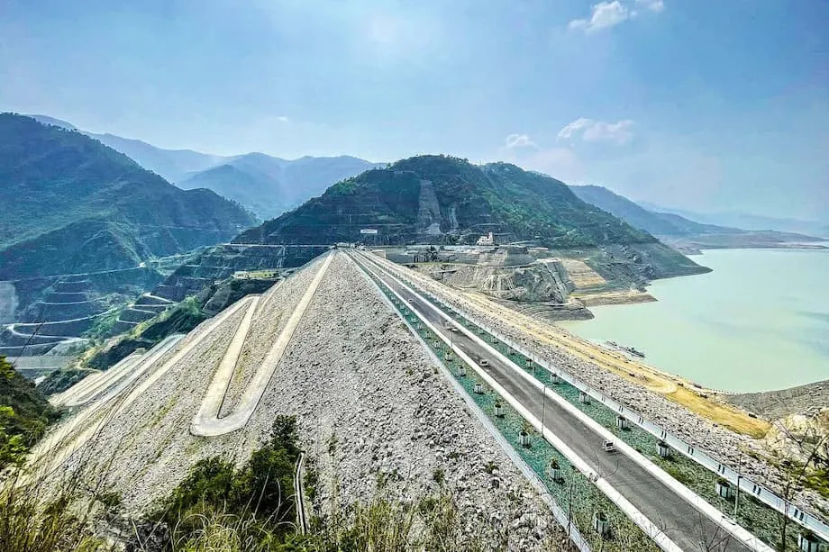Núi non mong manh, đập lớn: Canh bạc thủy điện trên dãy Himalaya