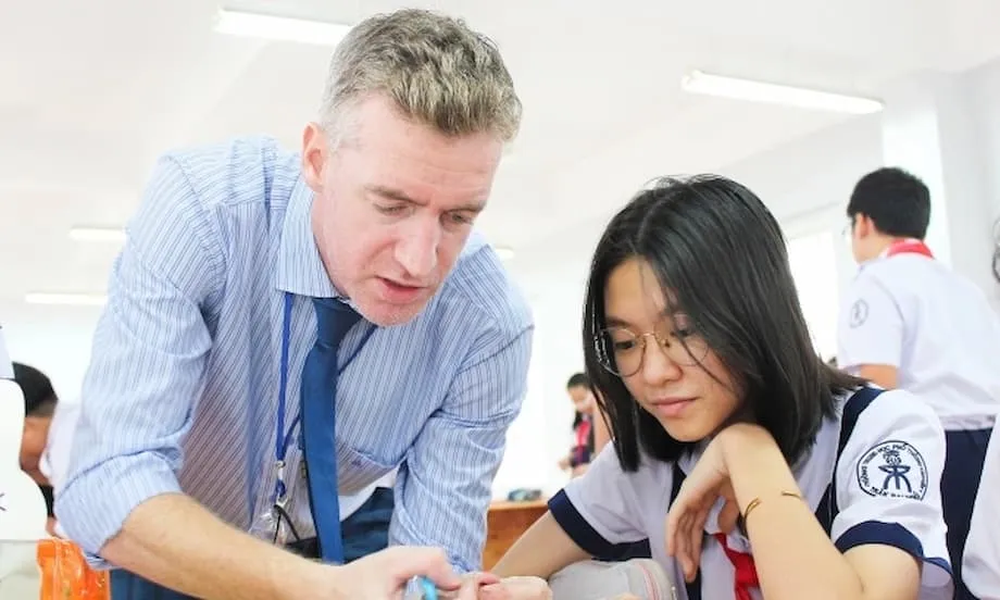 Việt Nam tuyển thêm 22.000 giáo viên tiếng Anh đến năm 2030, thúc đẩy đưa tiếng Anh thành ngôn ngữ thứ hai