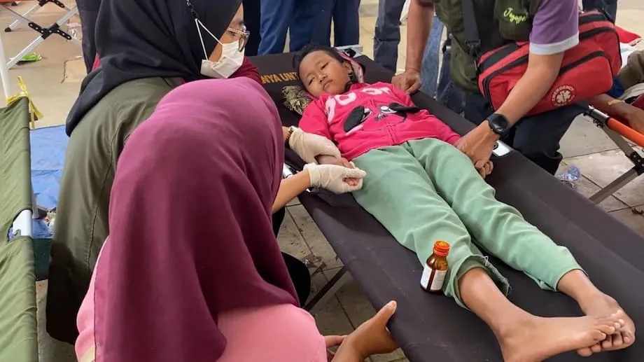 Chương trình bữa trưa miễn phí tại trường học của Indonesia đối mặt khủng hoảng khi hơn 1.000 trẻ em đổ bệnh ở Tây Java