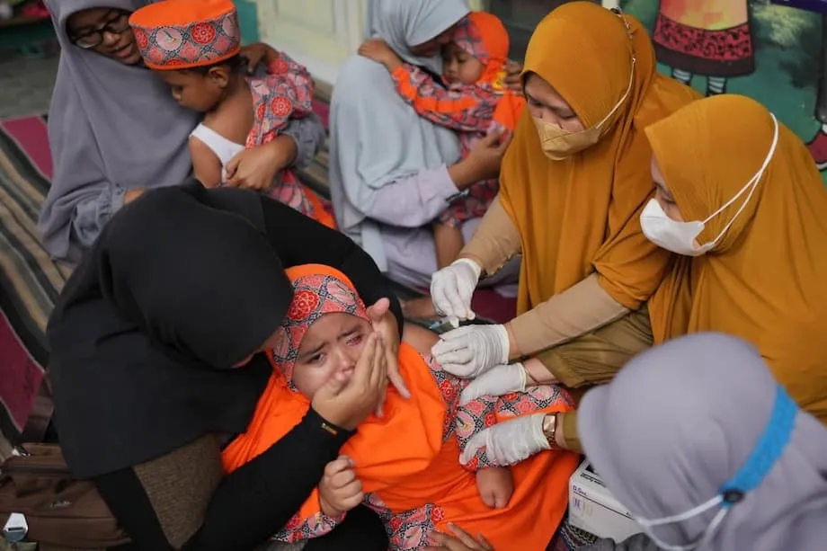 Lo ngại về halal khiến người dân Indonesia ngần ngại tiêm vắc-xin sởi