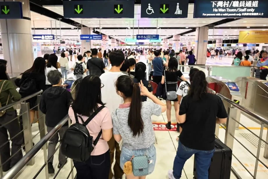 Du lịch Tuần lễ Vàng ở Trung Quốc lập kỷ lục, du khách thắt chặt chi tiêu tìm kiếm lựa chọn đáng tiền trong và ngoài nước