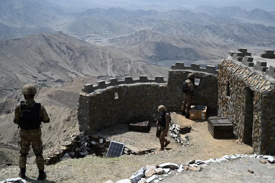 Đụng độ đẫm máu khiến biên giới Pakistan-Afghanistan đóng cửa, không kích châm ngòi hỏa lực trả đũa