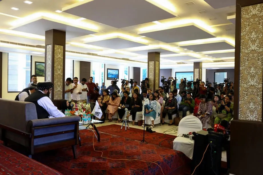 Các nữ nhà báo chất vấn bộ trưởng Taliban tại Delhi khi Ấn Độ cân nhắc quan hệ với Kabul