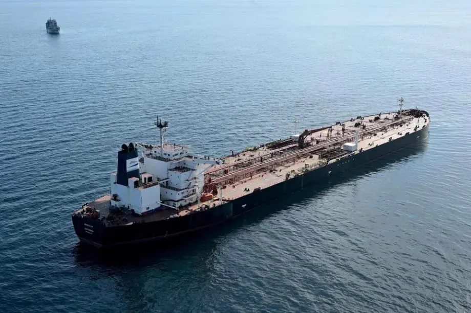 LNG Nga bị trừng phạt được chuyển tải ngoài khơi Malaysia bằng tàu ngầm AIS