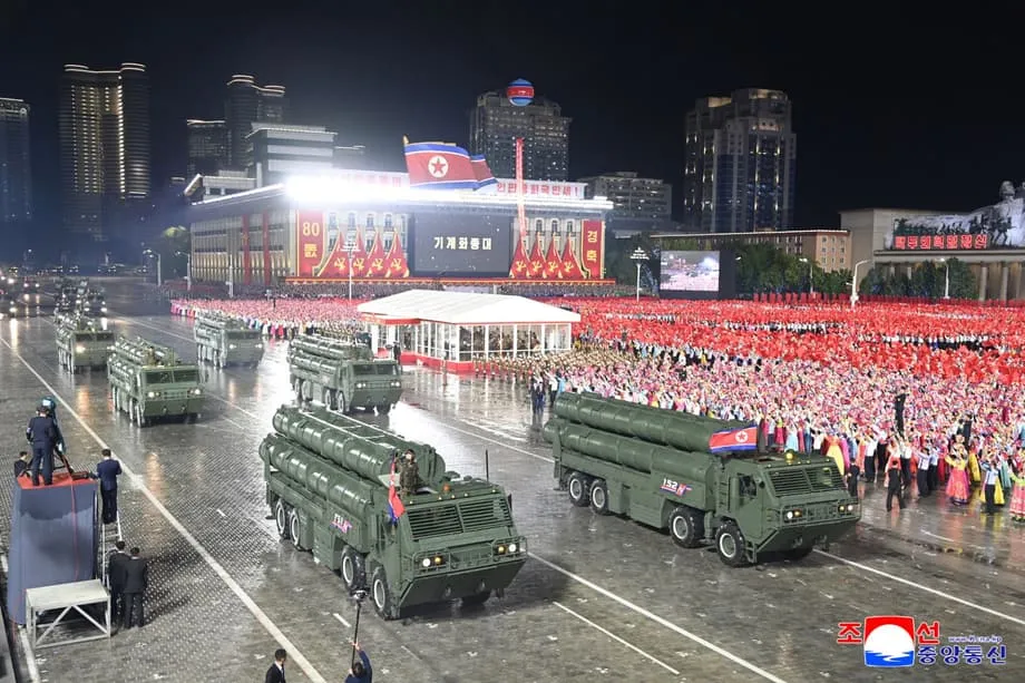 Triều Tiên phóng tên lửa đạn đạo trước thềm Hội nghị Cấp cao APEC, tuyên bố có hệ thống siêu vượt âm