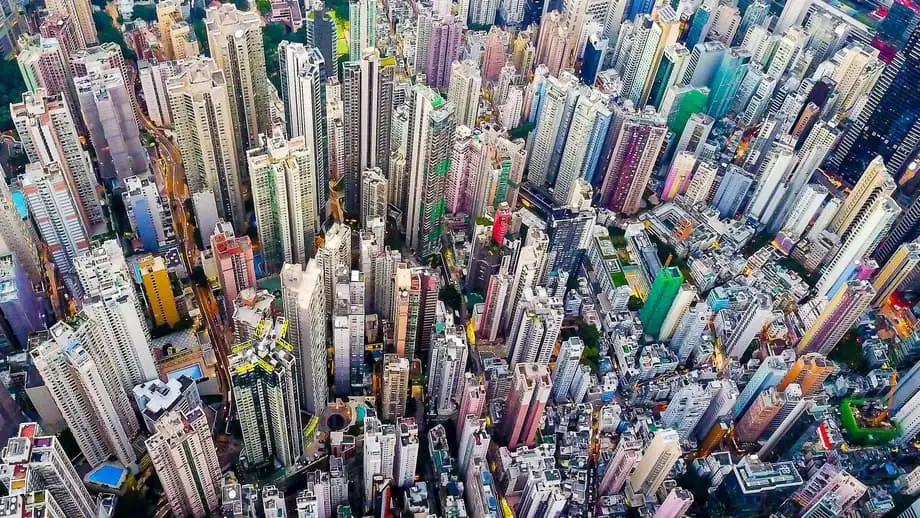 Hong Kong tiếp tục đứng đầu thế giới về nhà ở đắt đỏ, theo báo cáo năm 2025