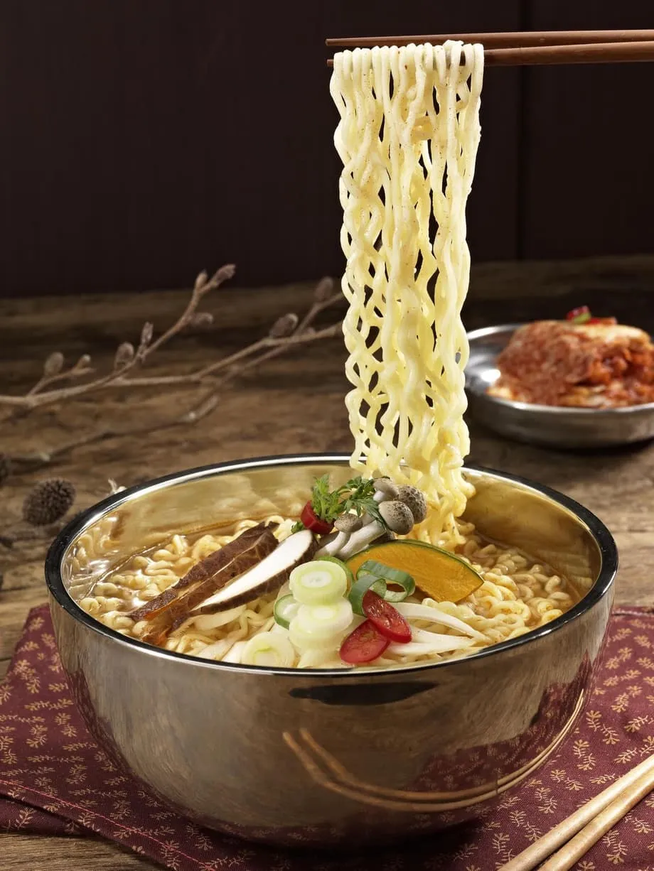 Việt Nam đứng đầu thế giới về tiêu thụ mì ăn liền bình quân đầu người, Hàn Quốc xếp thứ hai, nhu cầu toàn cầu lập kỷ lục