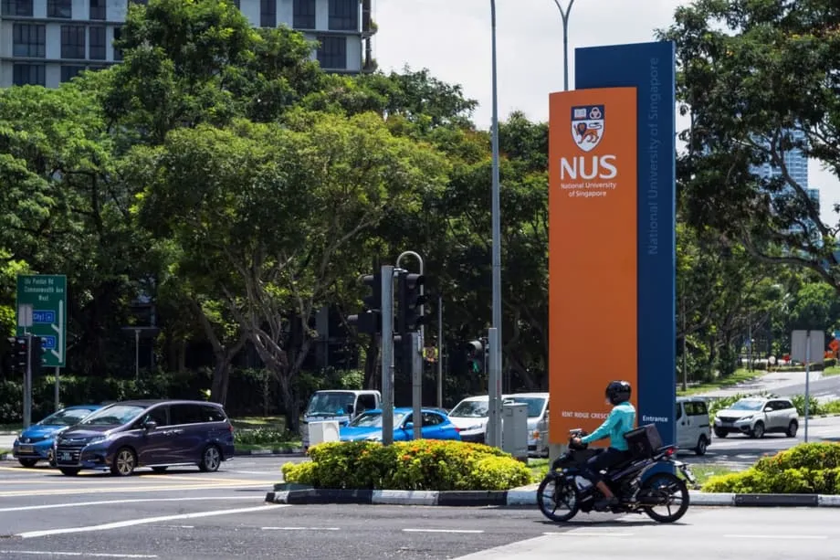 Du lịch khuôn viên đại học bùng nổ khắp châu Á khi các gia đình Trung Quốc chọn du học gần nhà