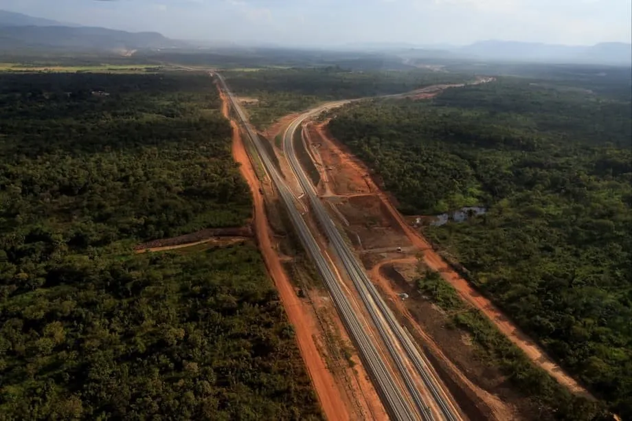 Guinea chặn đầu máy Trung Quốc giữa dấu mốc quan trọng của mỏ Simandou