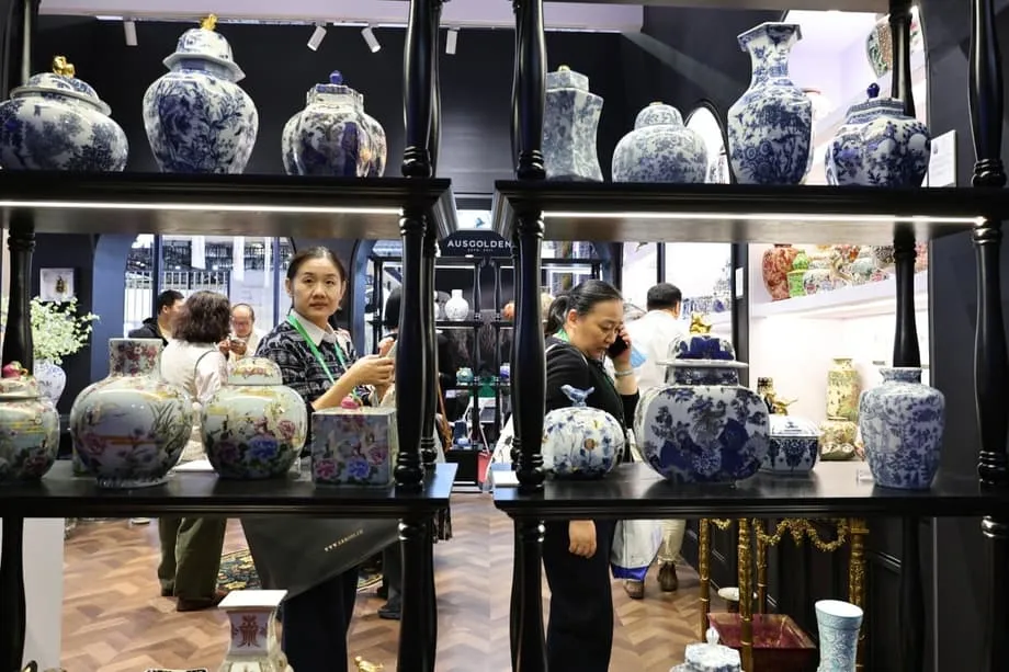 Trung Quốc đề ra kế hoạch 19 điểm nhằm thúc đẩy chi tiêu cho dịch vụ, hàng hóa thông minh và nền kinh tế bạc