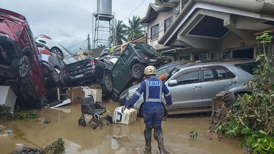 Cebu chao đảo vì lũ lụt chưa từng có khi bão Kalmaegi hoành hành ở miền trung Philippines