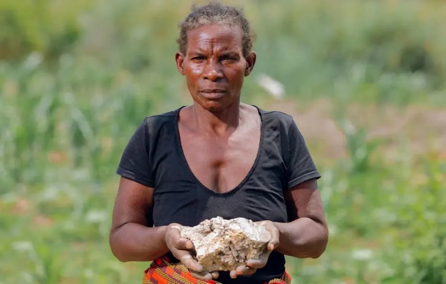 Vụ tràn chất thải độc hại ở Zambia làm dấy lên lo ngại về sức khỏe, các yêu cầu bồi thường hàng tỷ USD và phép thử quan hệ Trung Quốc - châu Phi