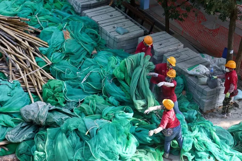 Lưới giàn giáo Hong Kong bốc cháy dù đạt tiêu chuẩn an toàn