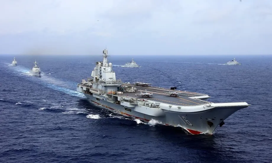 Tàu sân bay Liêu Ninh tập trận gần Okinawa, gây tranh cãi về việc khóa radar và lời kêu gọi kiềm chế