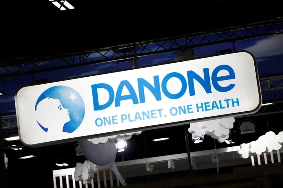 Khủng hoảng sữa công thức trẻ sơ sinh toàn cầu thêm nghiêm trọng khi Danone và Lactalis tham gia đợt thu hồi quy mô lớn
