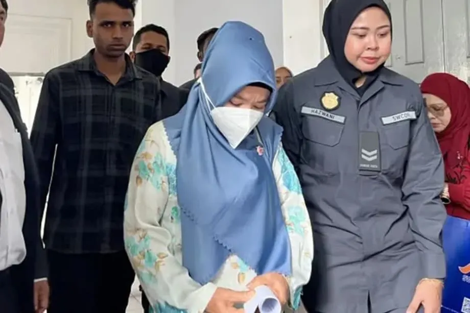 Hai người nước ngoài đầu tiên bị truy tố theo luật chống xả rác nghiêm khắc mới của Malaysia
