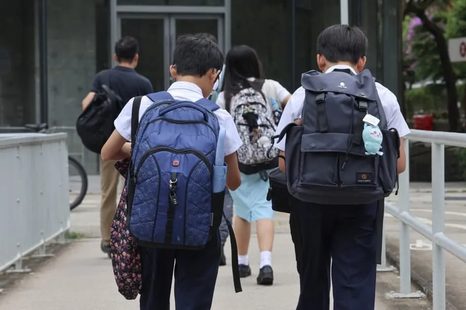 Hong Kong cải tổ chính sách ngôn ngữ trong trường học khi năng lực tiếng Anh suy giảm
