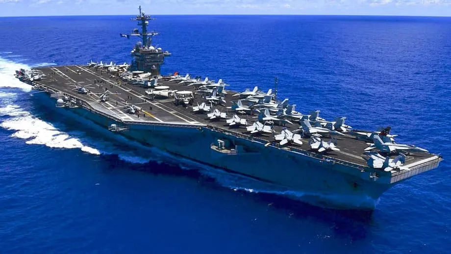 Tàu USS Abraham Lincoln diễn tập bắn đạn thật ở Biển Đông, phô diễn năng lực sẵn sàng chiến đấu và làm dấy lên lo ngại về môi trường