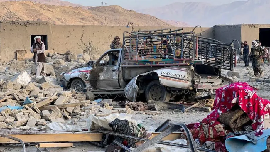 Pakistan tuyên bố “chiến tranh công khai” với Afghanistan, không kích làm rung chuyển Kabul