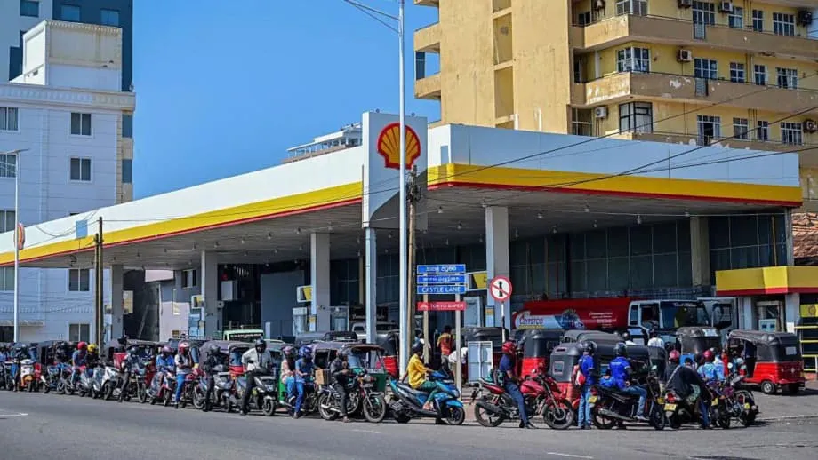 Sri Lanka tuyên bố nghỉ làm vào thứ Tư để ứng phó khủng hoảng nhiên liệu