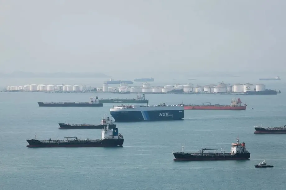 Biến động do chiến tranh Iran làm chao đảo thị trường nhiên liệu hàng hải Singapore, giá tăng gấp đôi, nhà cung cấp phân phối hạn chế