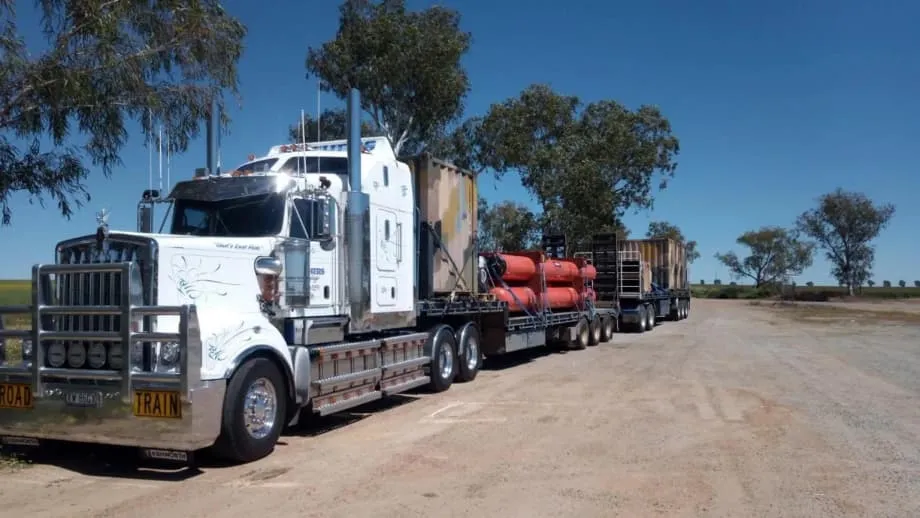 Ngành vận tải hàng hóa Australia bên bờ vực khi chi phí diesel tăng gấp đôi, chuỗi cung ứng đứt gãy