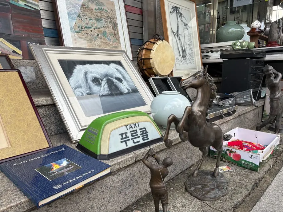 Chợ phố Chủ nhật ở Seoul: Cuộc săn tìm kho báu xuyên qua 3,5 dặm hỗn loạn và lịch sử