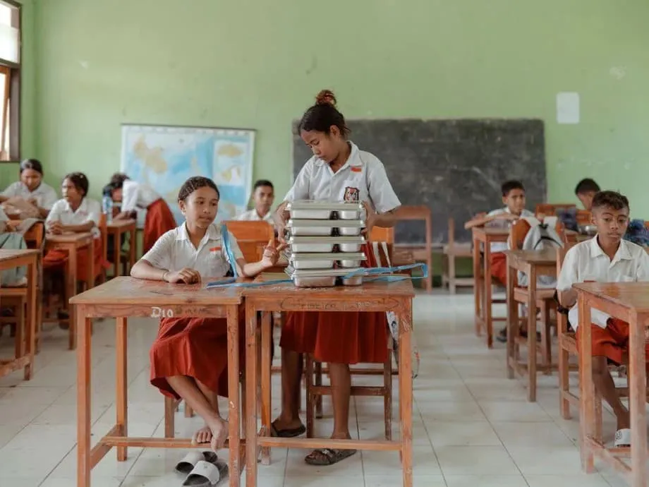 Chương trình bữa ăn miễn phí của Indonesia gây áp lực lên ngân sách, thử thách uy tín của giới lãnh đạo